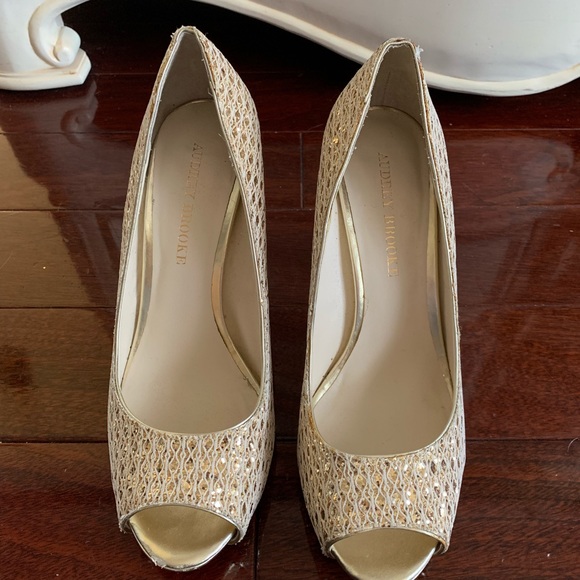 Audrey Brooke gold and white heels - Picture 3 of 8